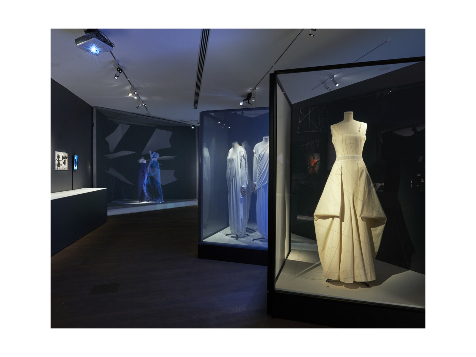 Creative Director Paris – Fashion / Digital / Spatial